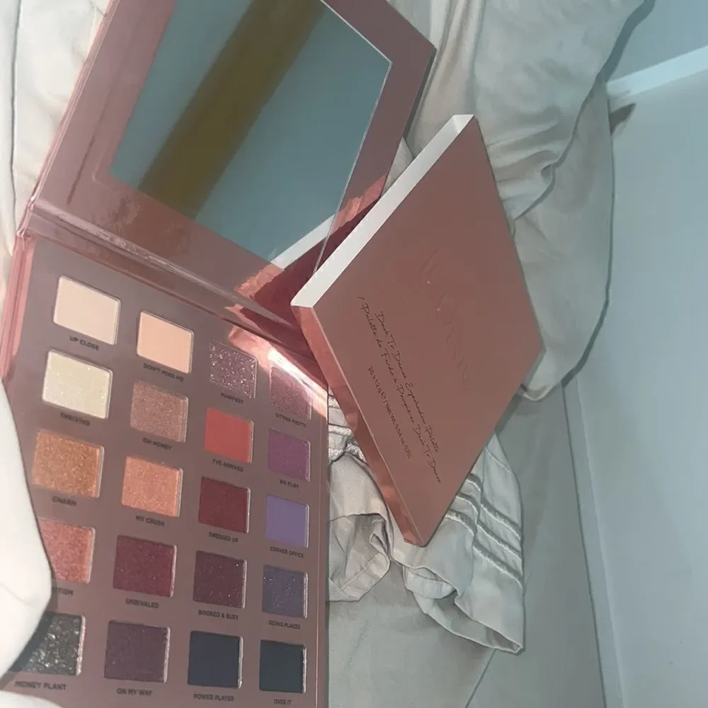 Iconic desk to dance eyeshadow pallet new never used